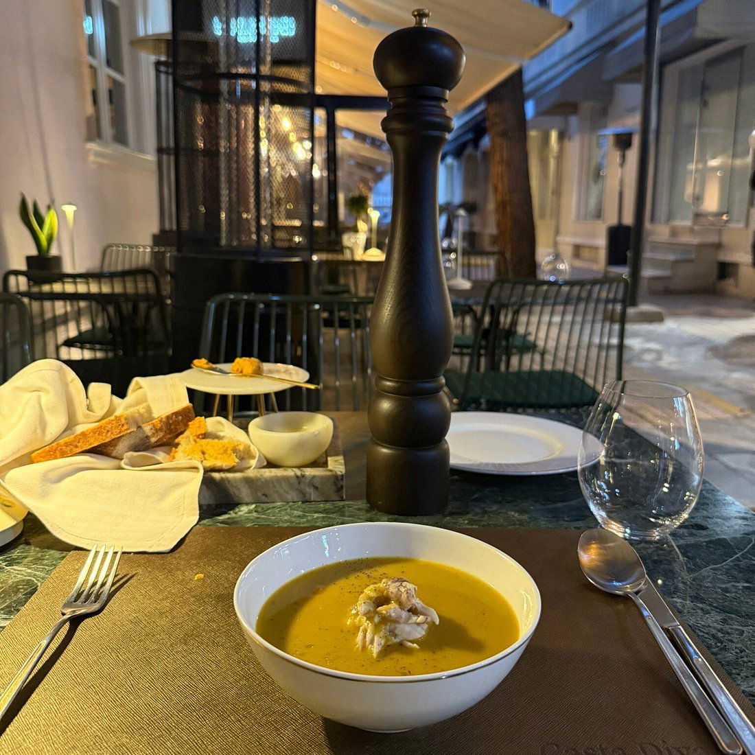 Diva, Restaurant in Athens