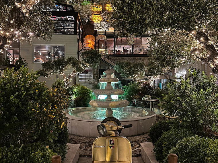 Scalini Istanbul, Sar Yer, Turkey