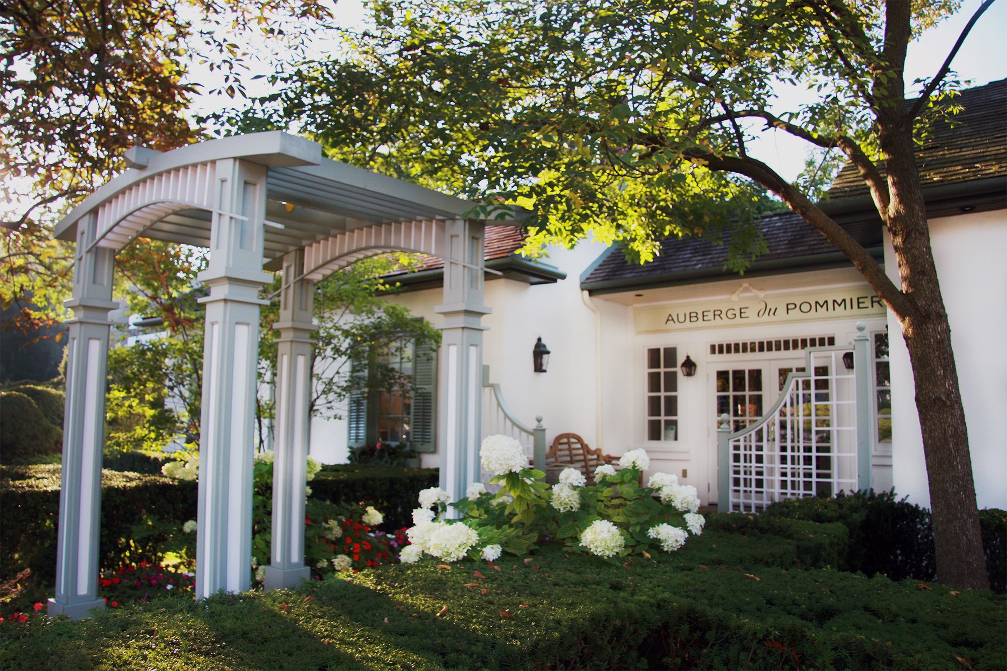 Auberge du Pommier restaurant in North York, Canada