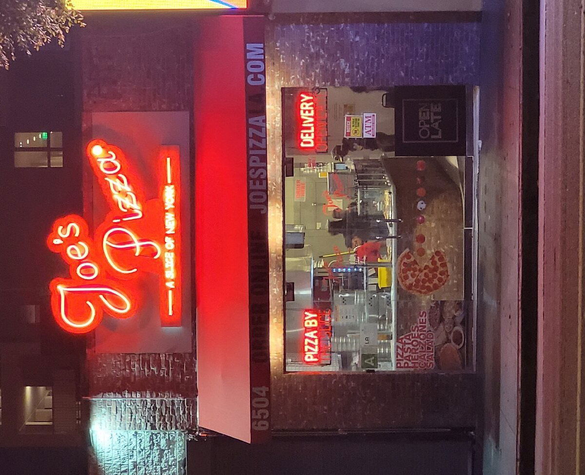 Joe's Pizza, Restaurant in West Hollywood