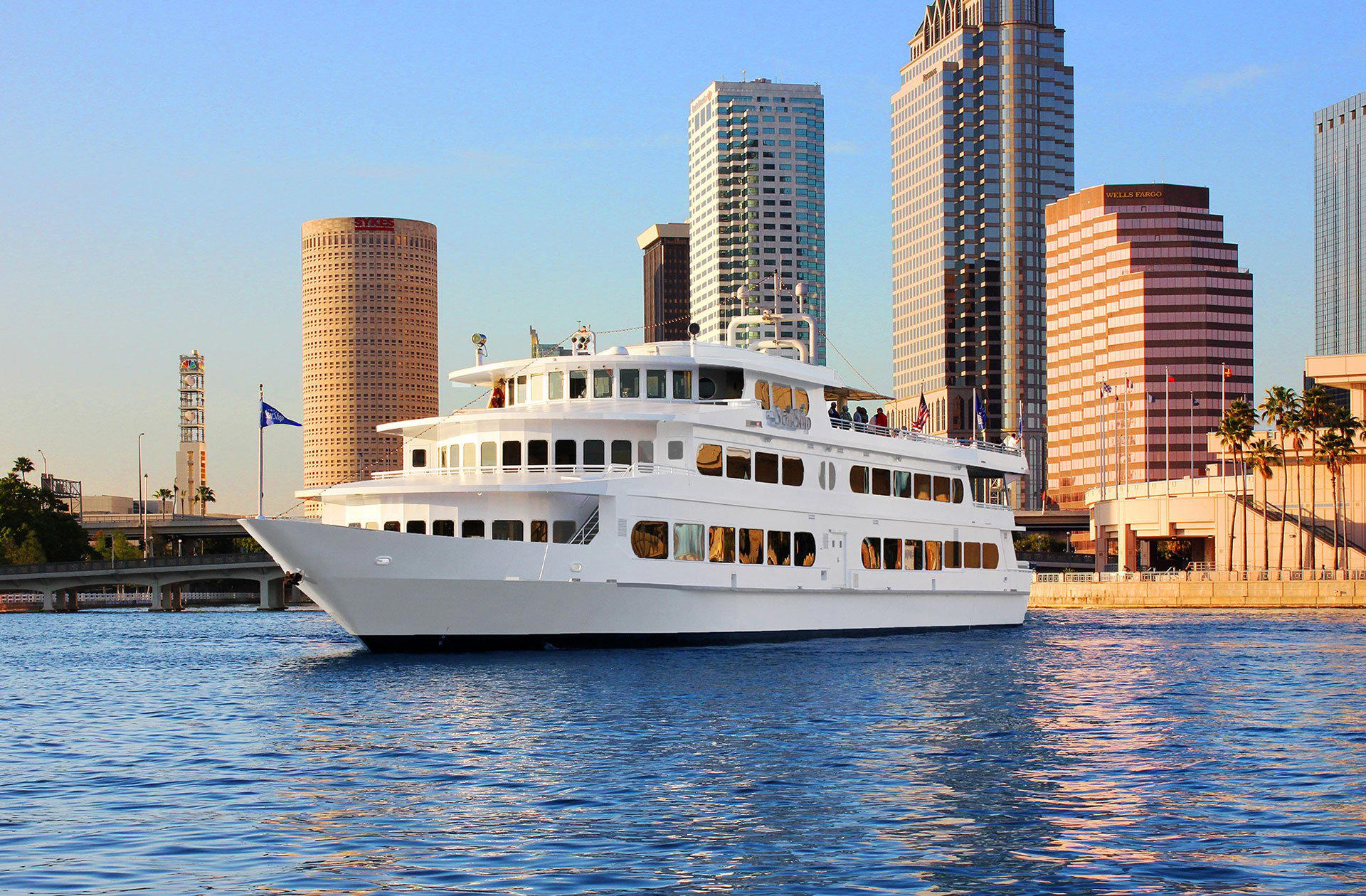 Yacht StarShip restaurant in Tampa, United States