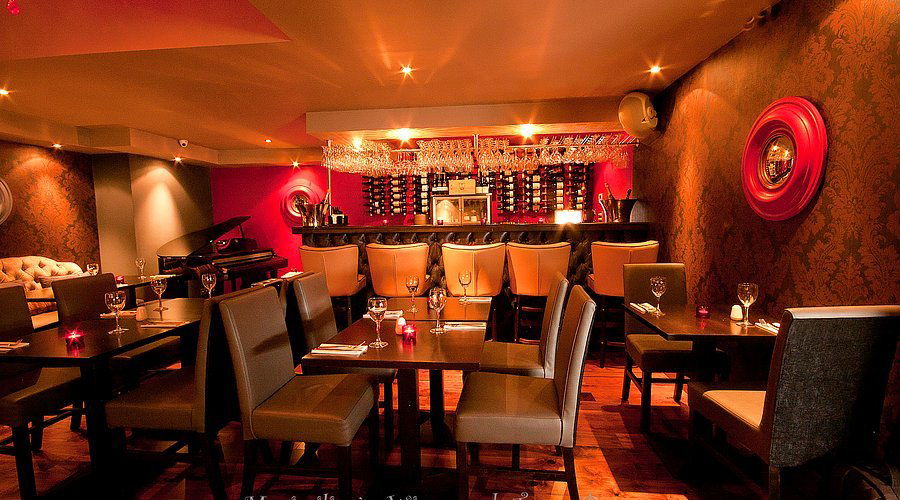 Maximilians Bistro, Restaurant in Blanchardstown