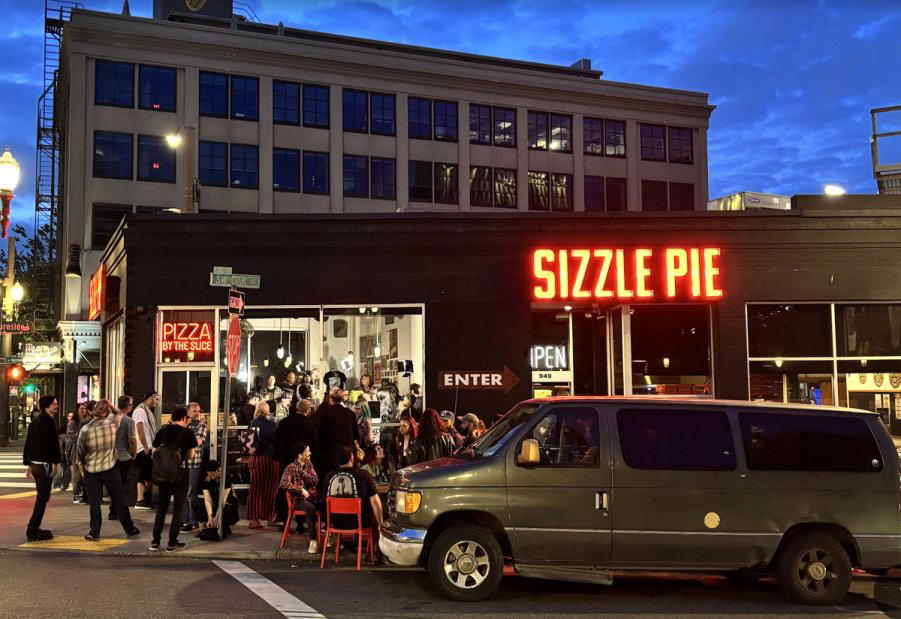 Sizzle Pie restaurant in Portland, United States