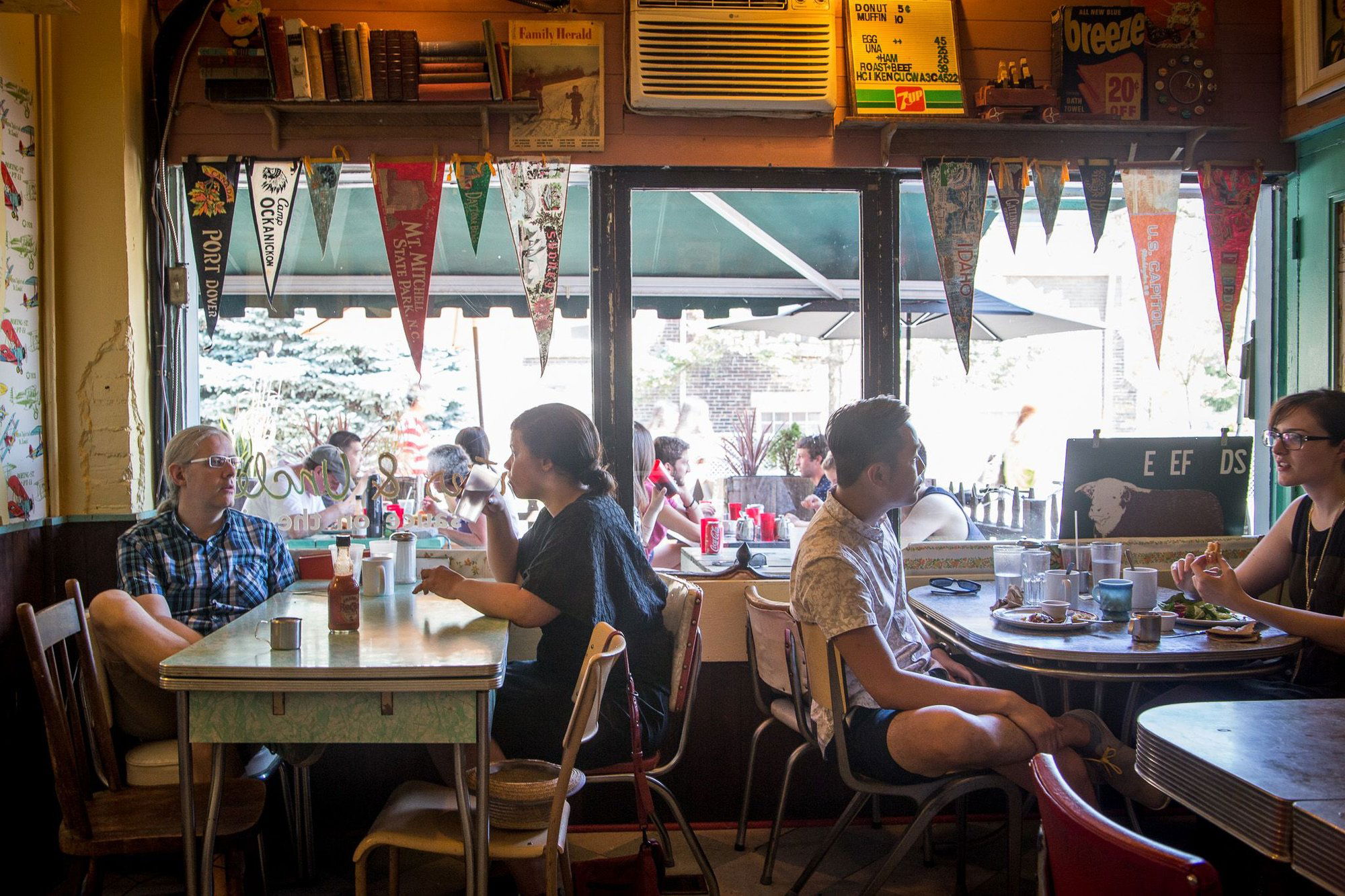 Auntie Uncle, Restaurant in Toronto