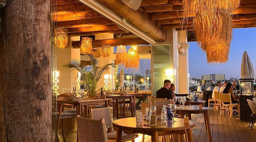 Las Rocas Restaurant & Bar restaurant in San Lorenzo