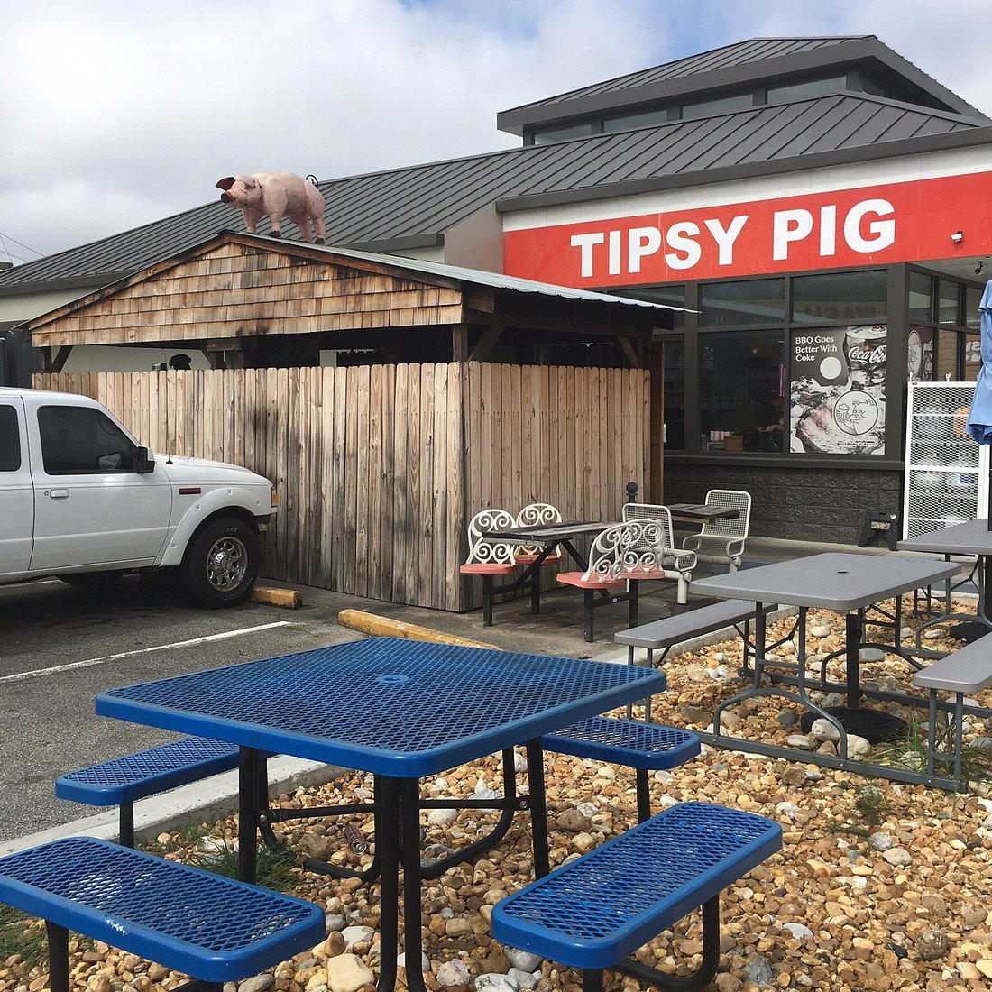 Tipsy Pig BBQ restaurant in Lilburn, United States