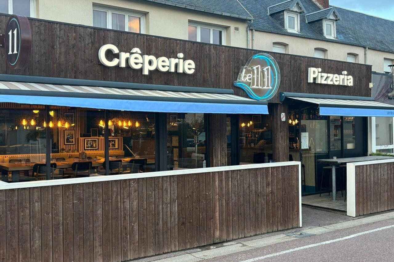 Le 11 restaurant in Agon Coutainville, France