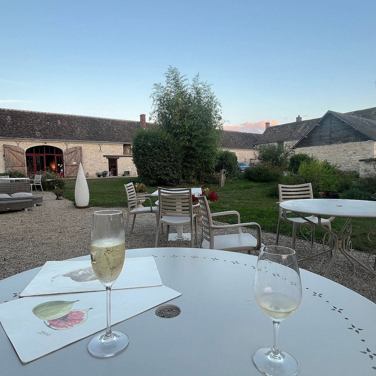 VINCENT CUISINIER DE CAMPAGNE, Restaurant in Coteaux Sur Loire