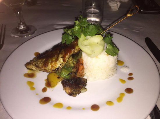 Munasan, Restaurant in Nassau