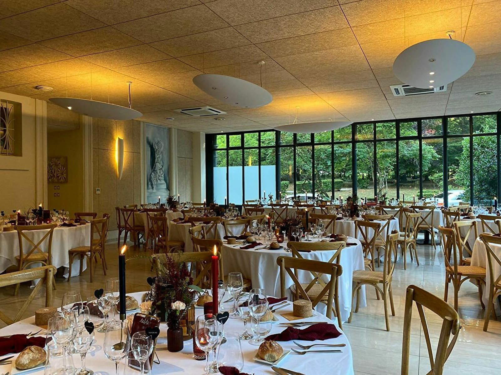 Château De La Dame Blanche restaurant in Geneuille