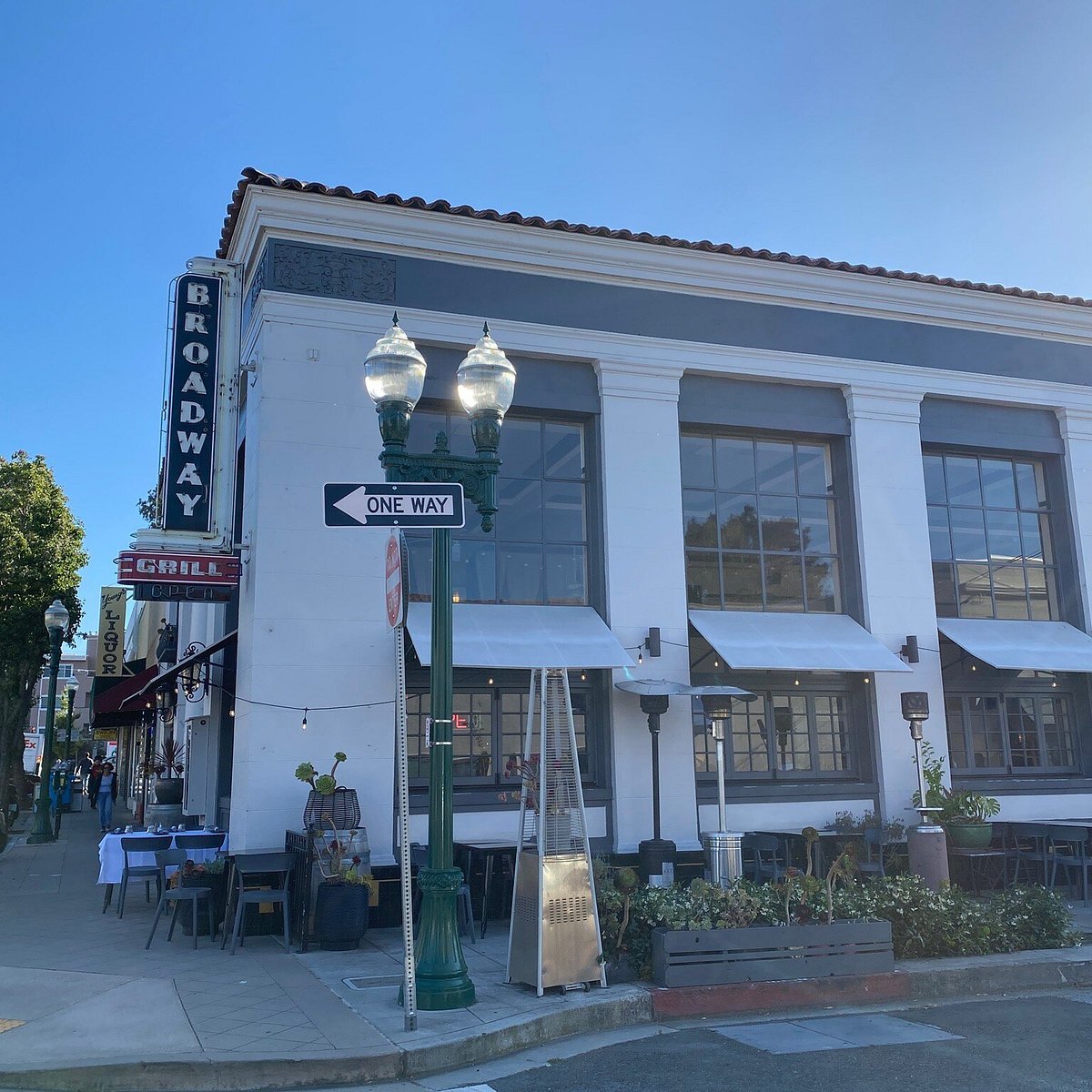 Broadway Grill