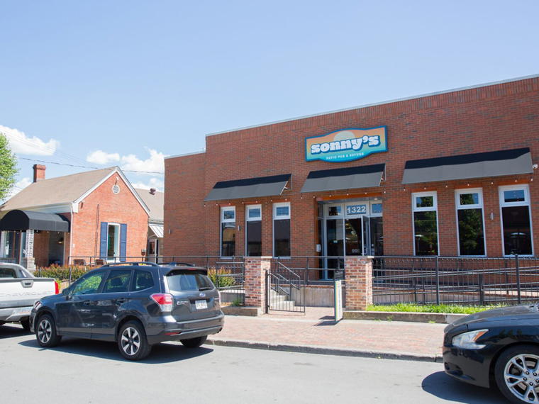 Sonny's Patio Pub and Refuge, Nashville, United States