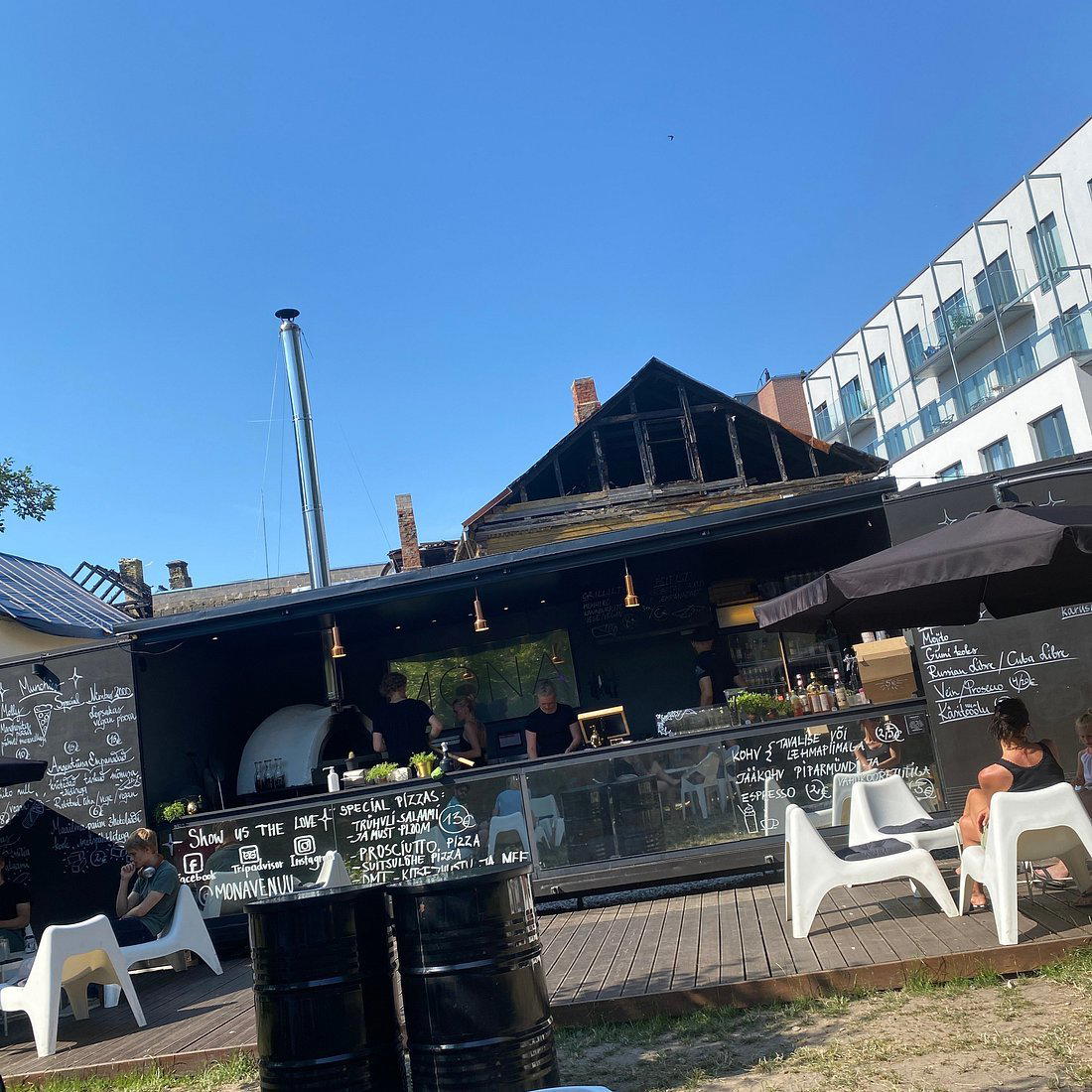 Mona Venüü restaurant in Parnu