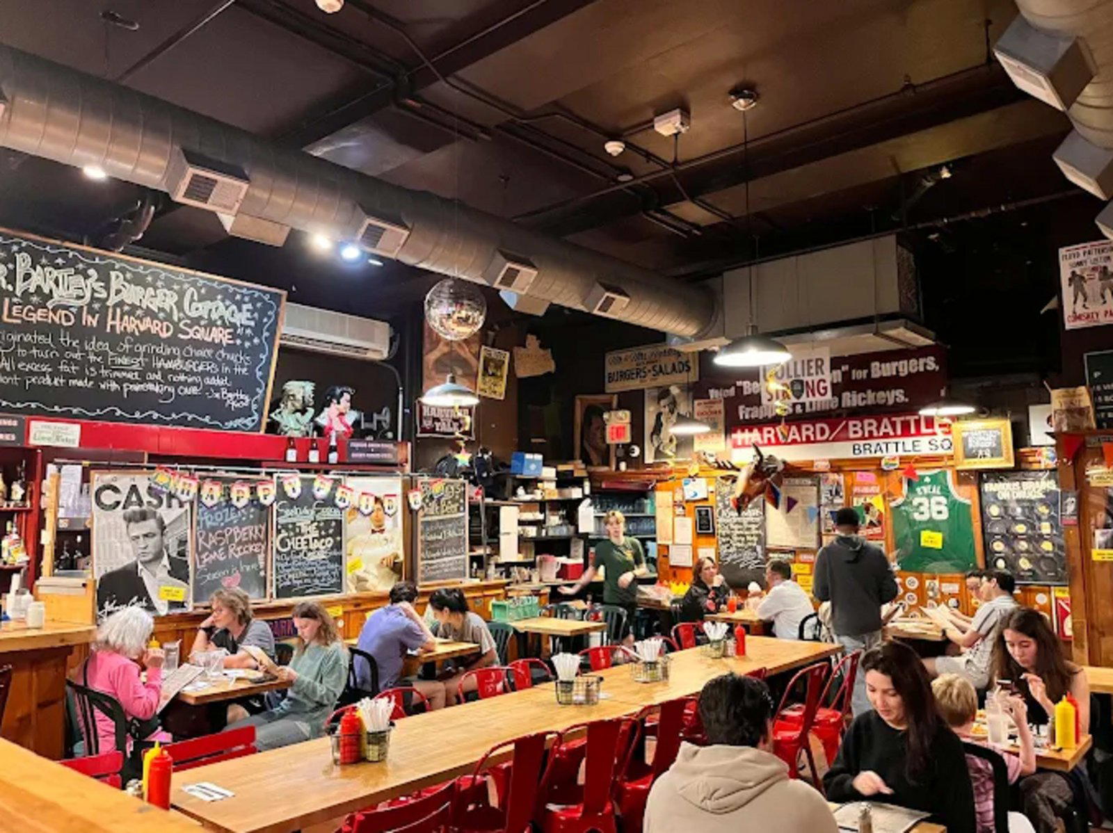 Mr. Bartley’s Burger Cottage restaurant in Cambridge, United States