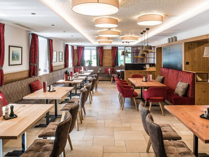 Hotel & Restaurant Ragginger, Nußdorf am Attersee, Austria