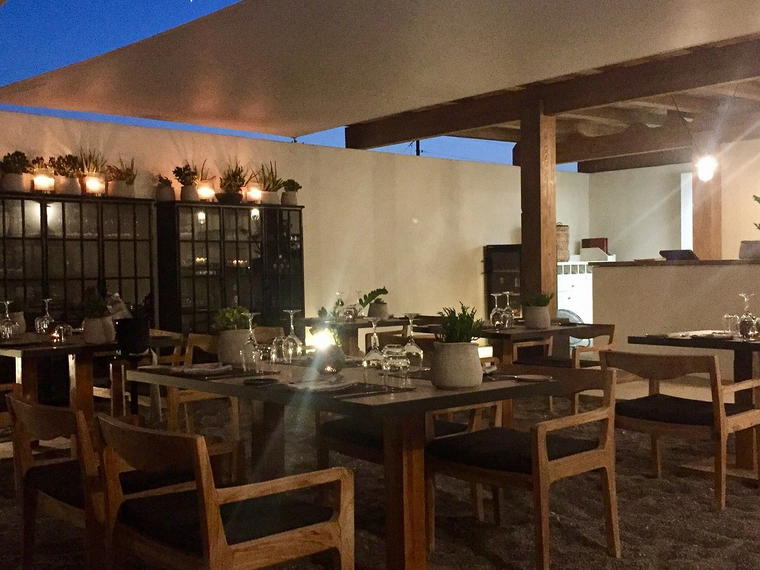 Mr. E Restaurant, Emporeio, Greece