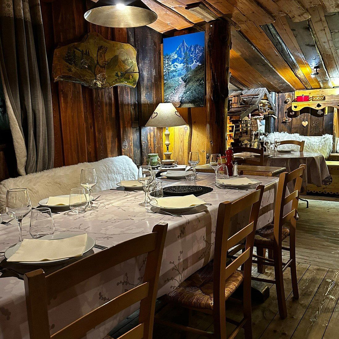 Chalet des Trappeurs restaurant in Plancherine, France