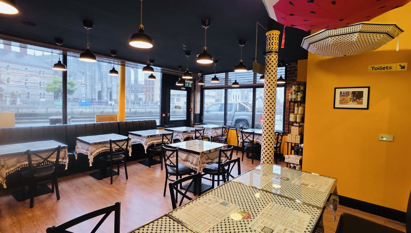 IZZA Café