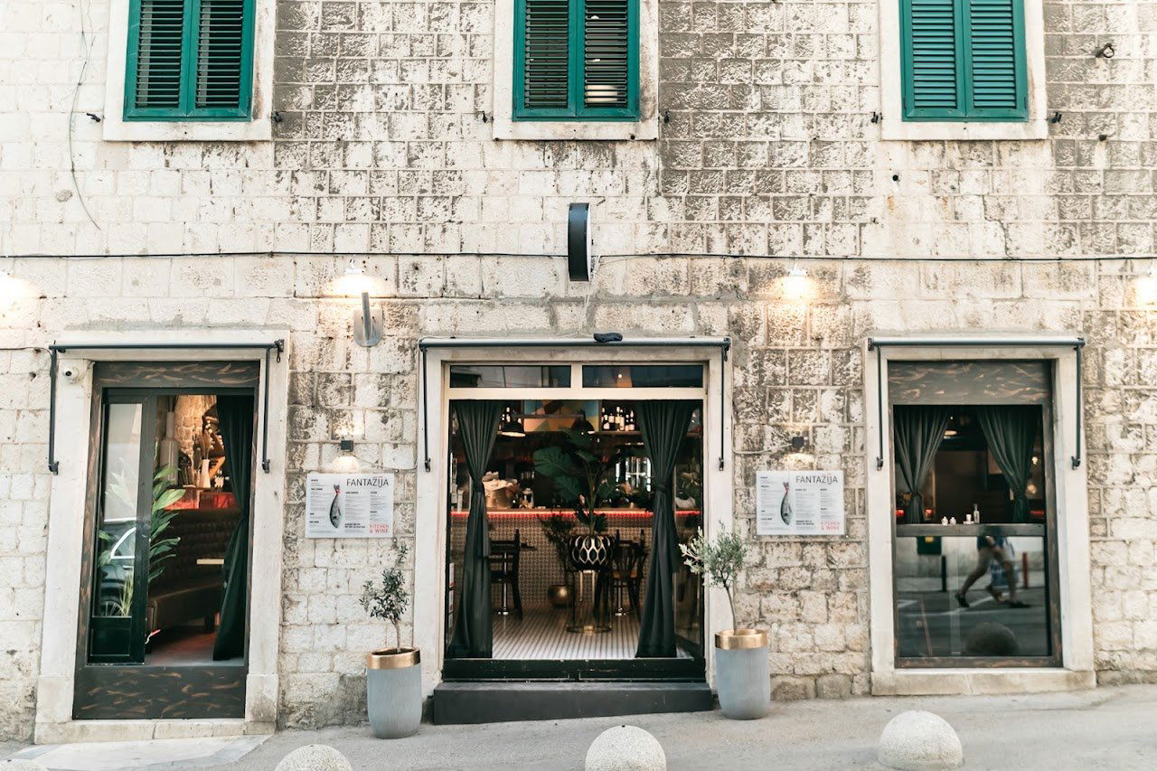 FANTAŽIJA kitchen and wine, Restaurant in Split