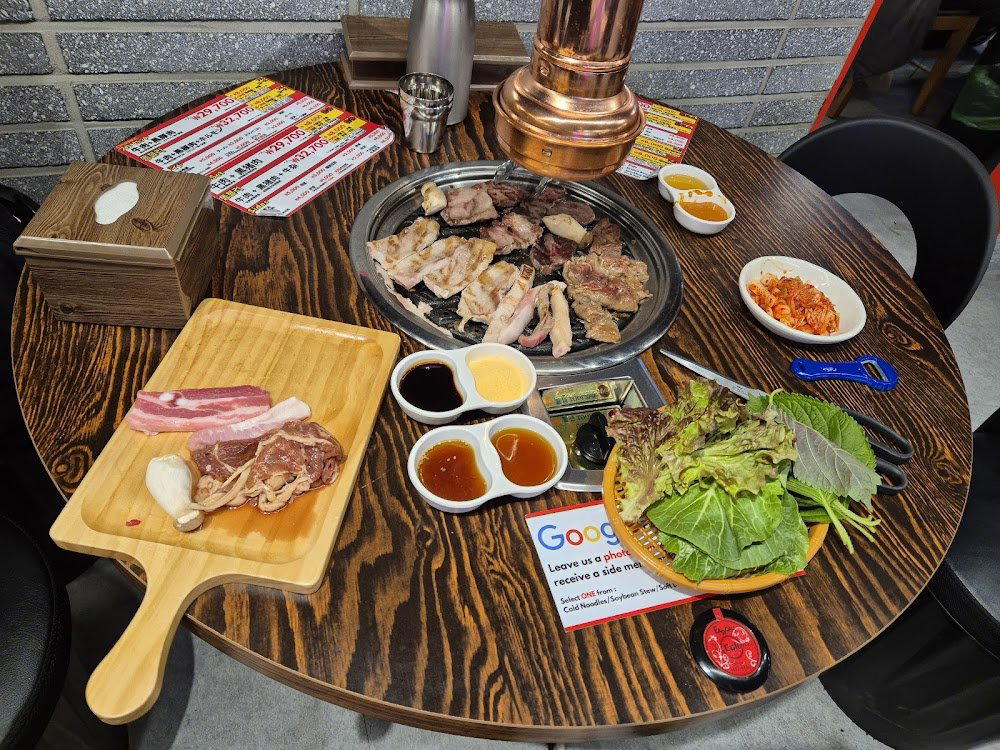 Mongvely 2 Myeongdong Korean BBQ restaurant kbbq Beef All You Can Eat restaurant in Seoul, South Korea