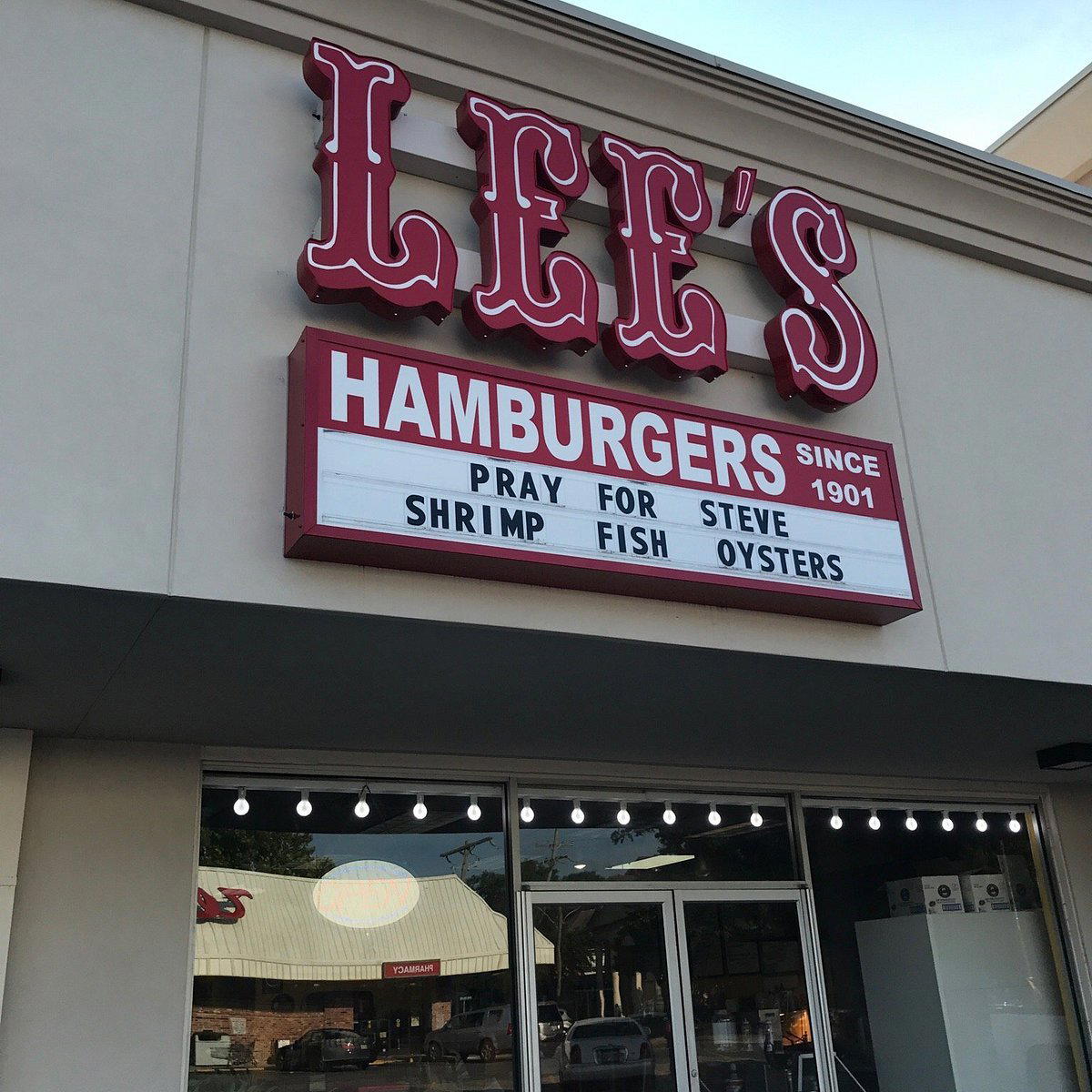Lee's Hamburgers restaurant in Metairie, United States