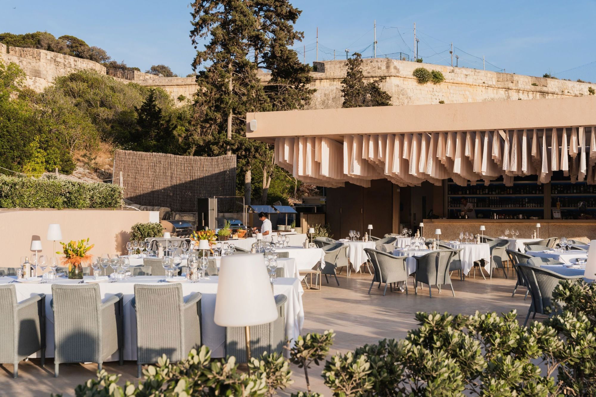 Bastion Pool Bar & Restaurant, Restaurant in Floriana
