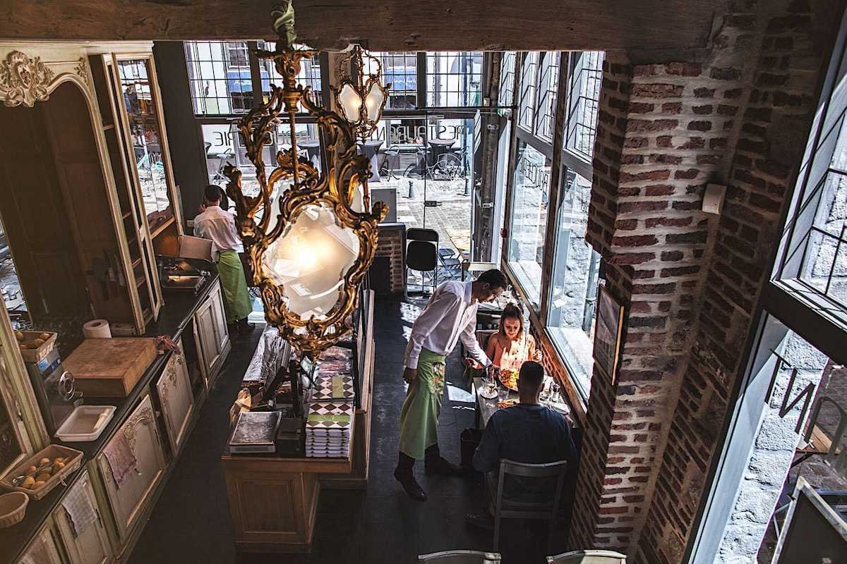 Le Barbier qui Fume restaurant in Lille, France