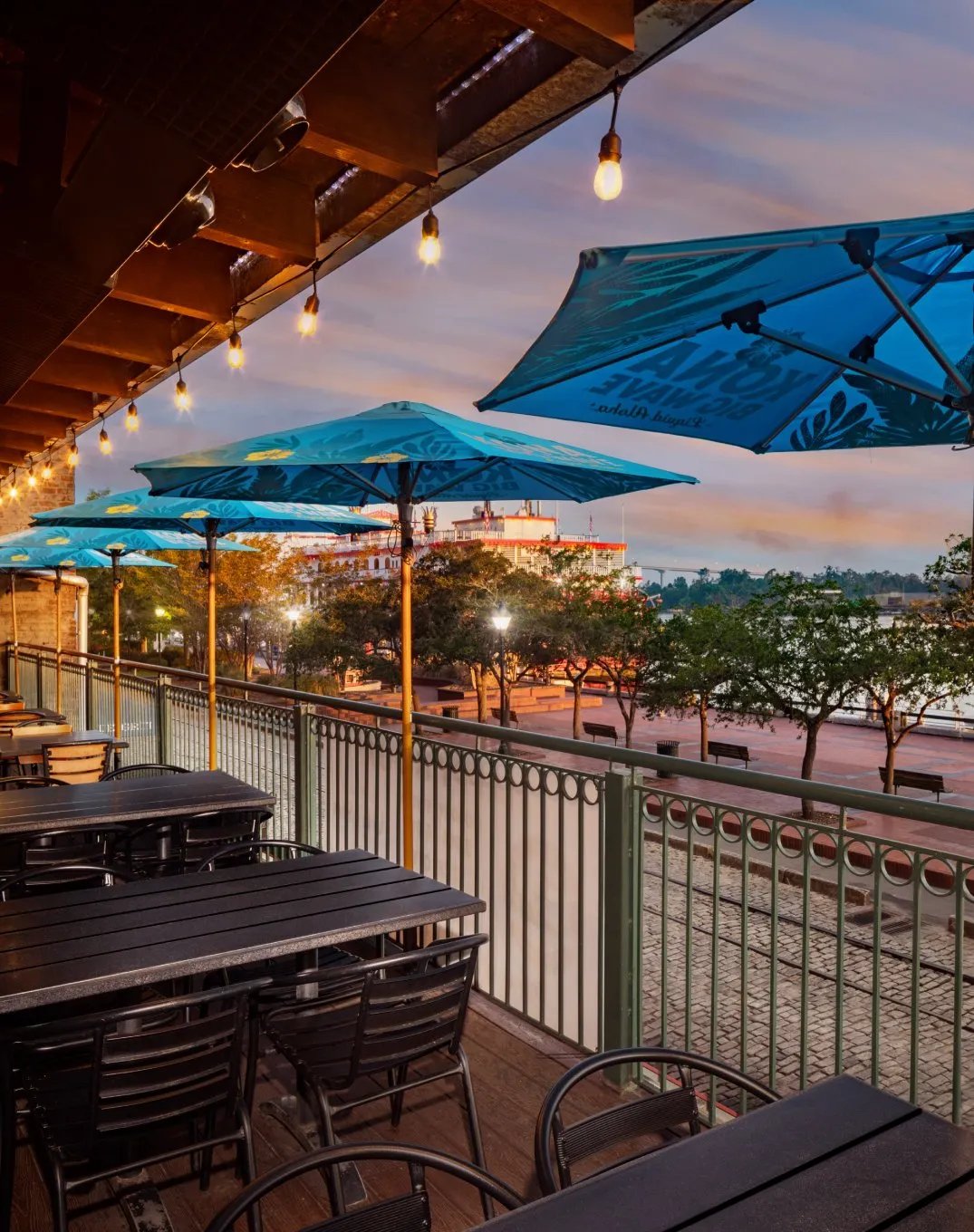 Broken Keel restaurant in Savannah