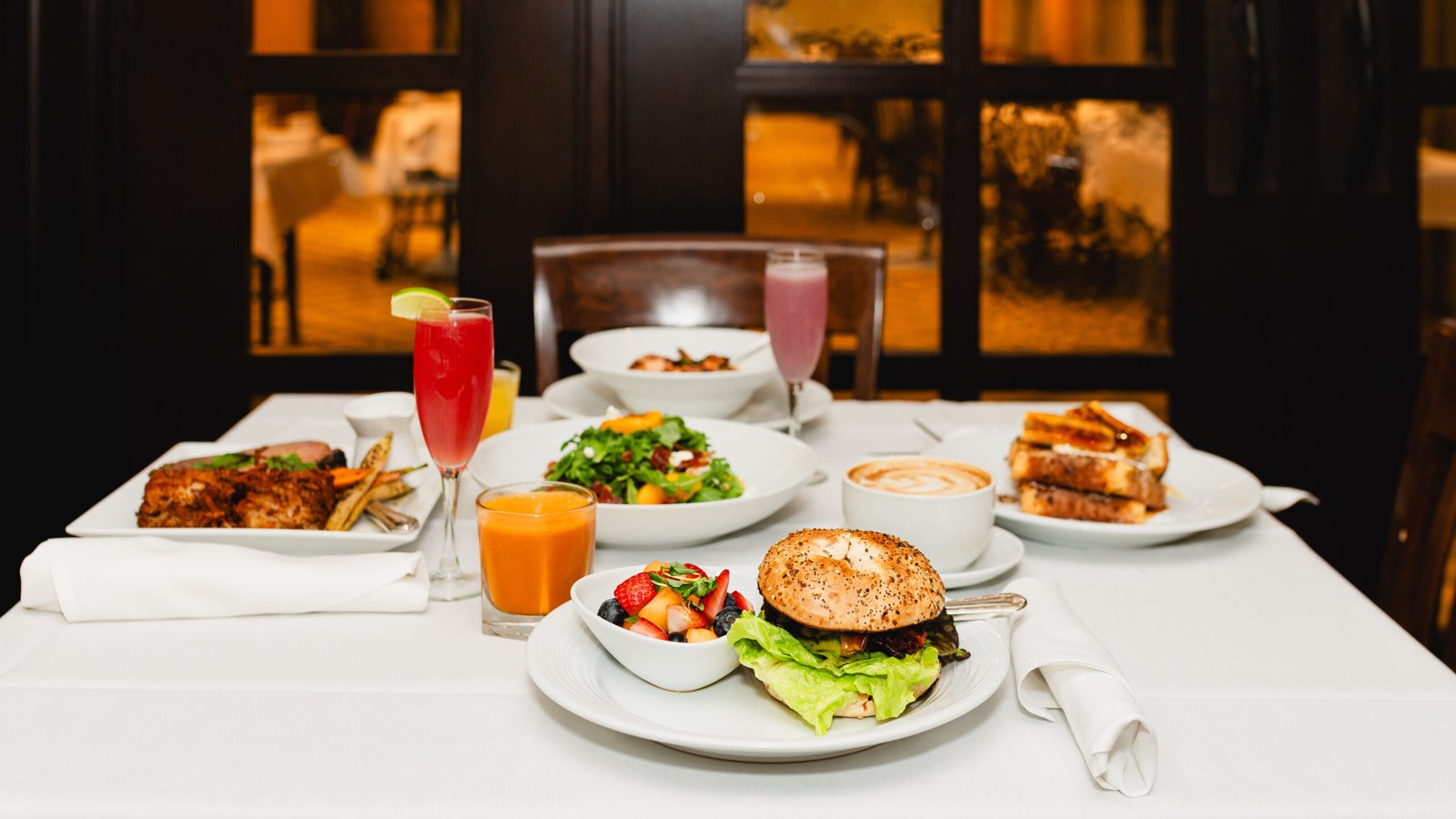 The Drake, Restaurant in Saint Paul