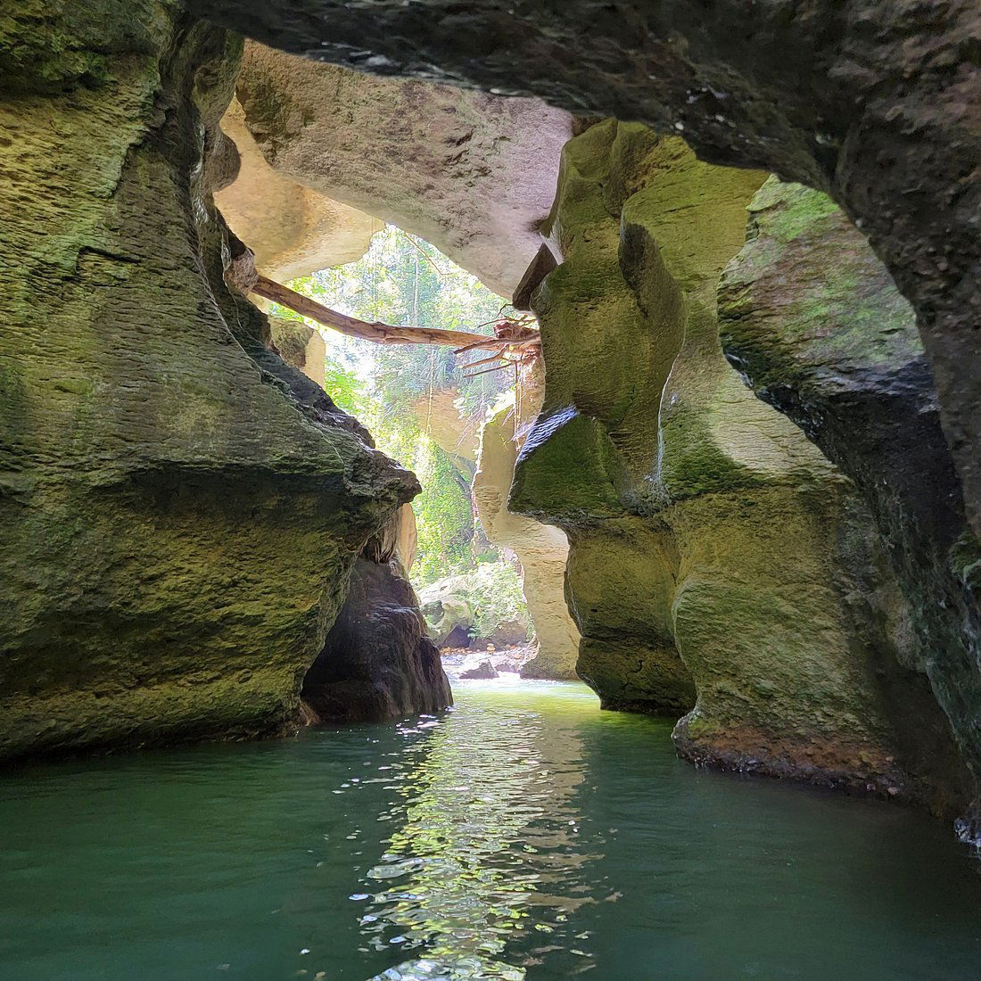 Charco Azul, Restaurant in Vega Baja