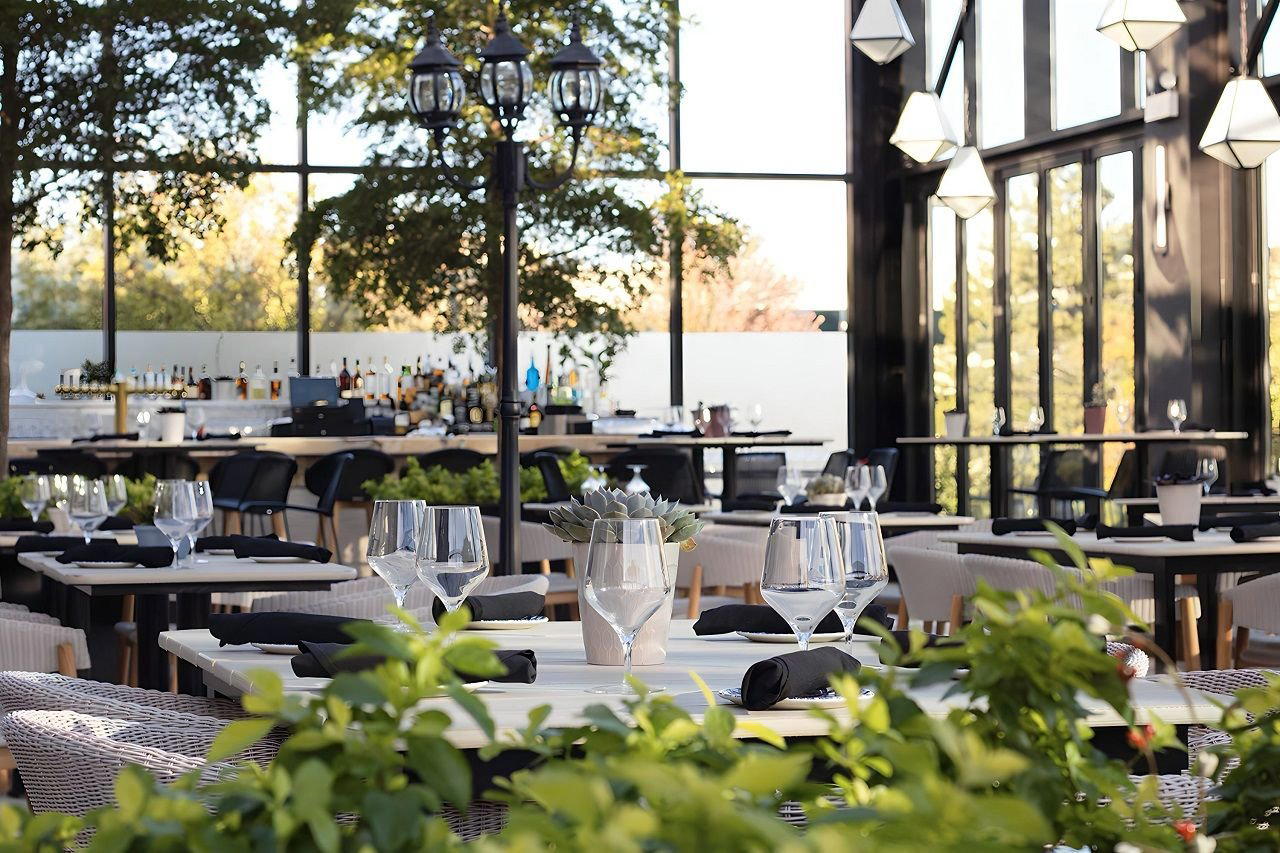 Pella Signature restaurant in Burr Ridge, United States