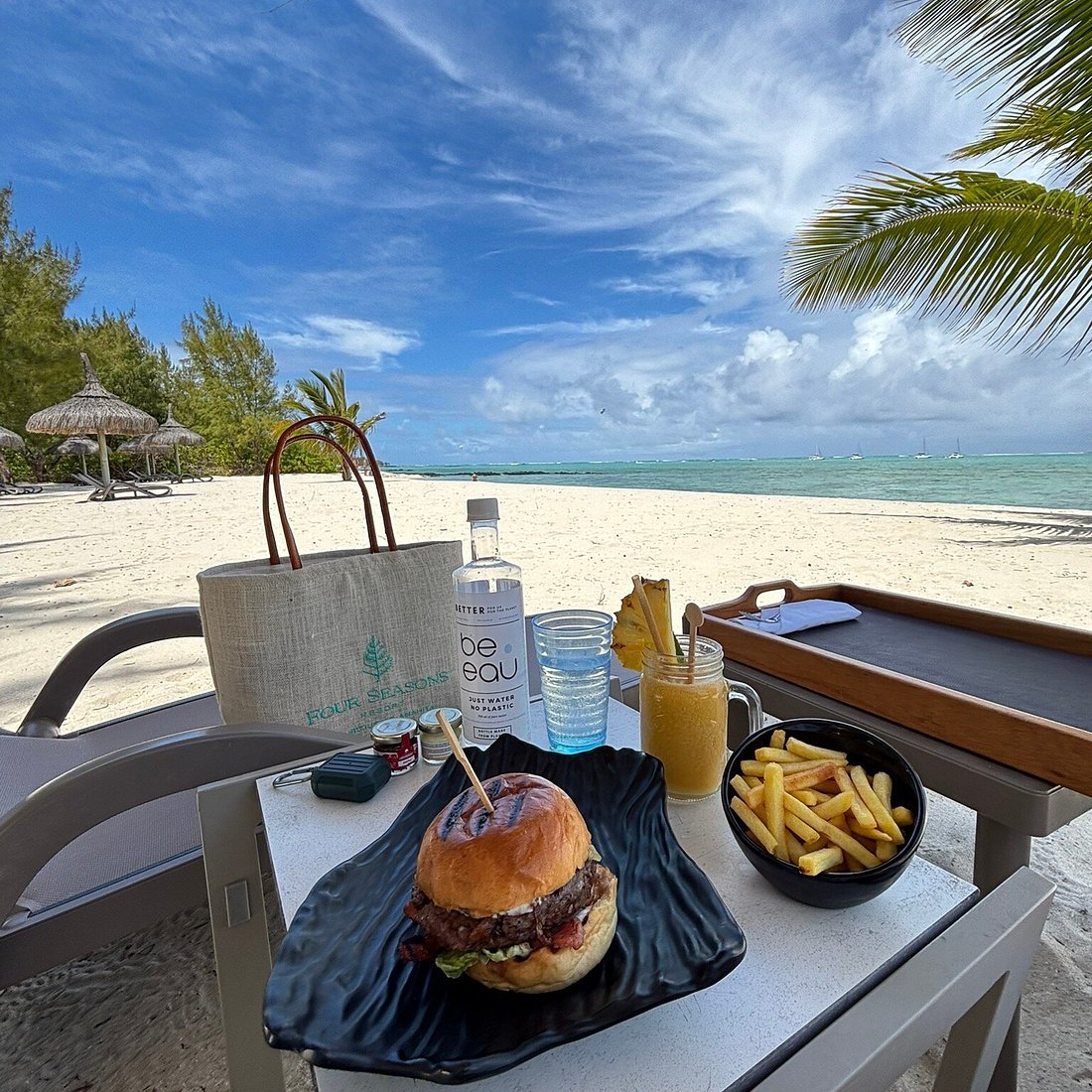 La Plaz Beach Grill