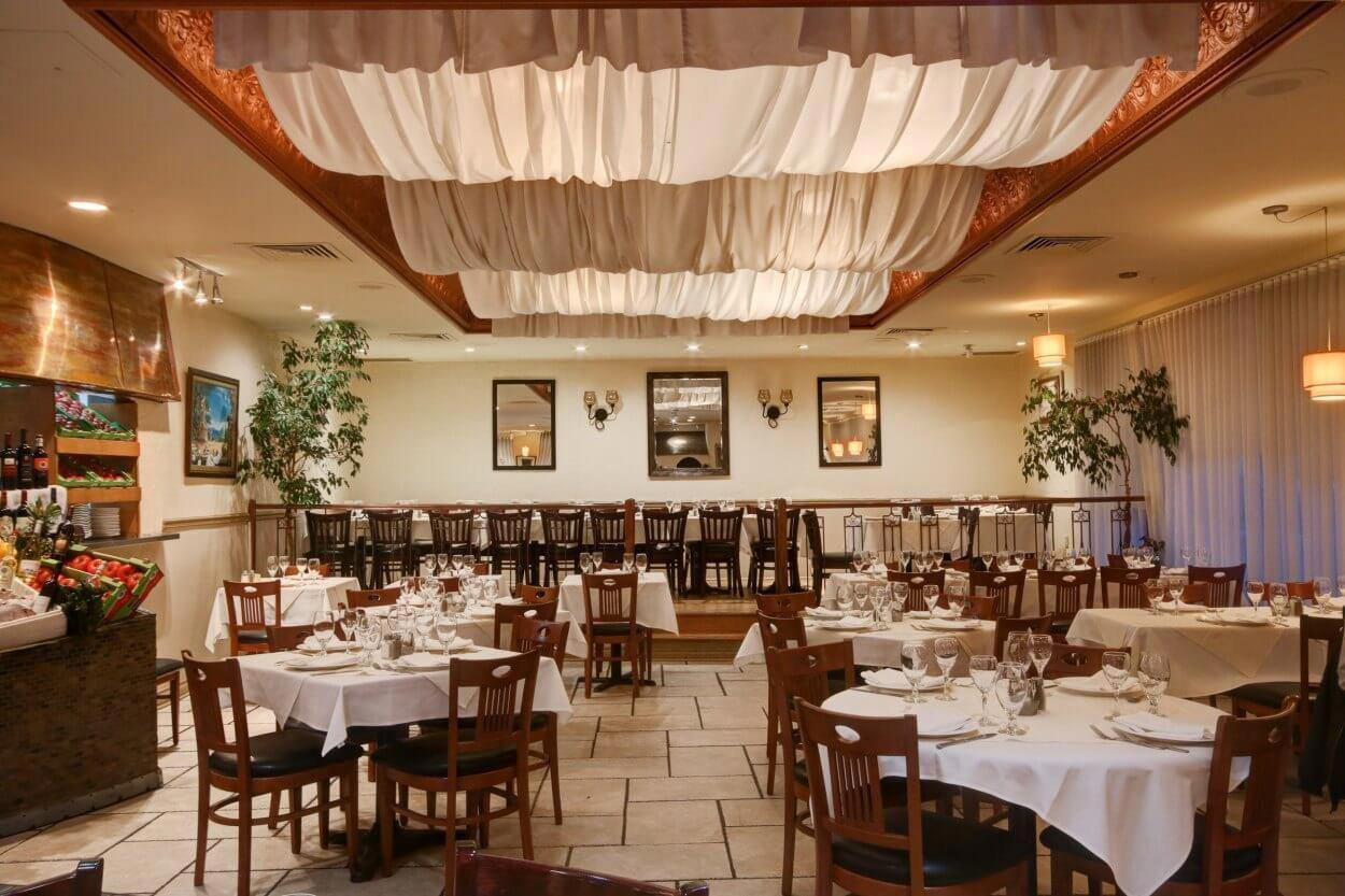 Elounda restaurant in Saint Laurent, Canada
