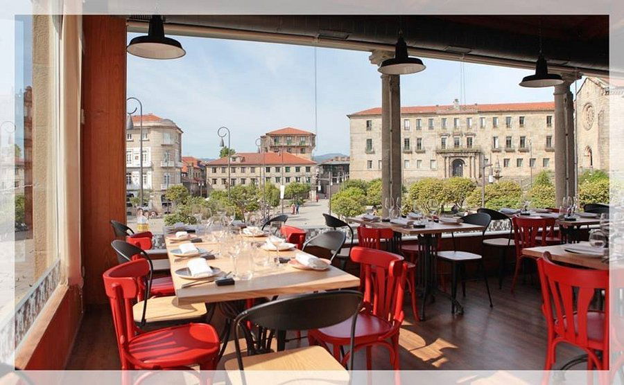 Savoy Restobar, Restaurant in Pontevedra