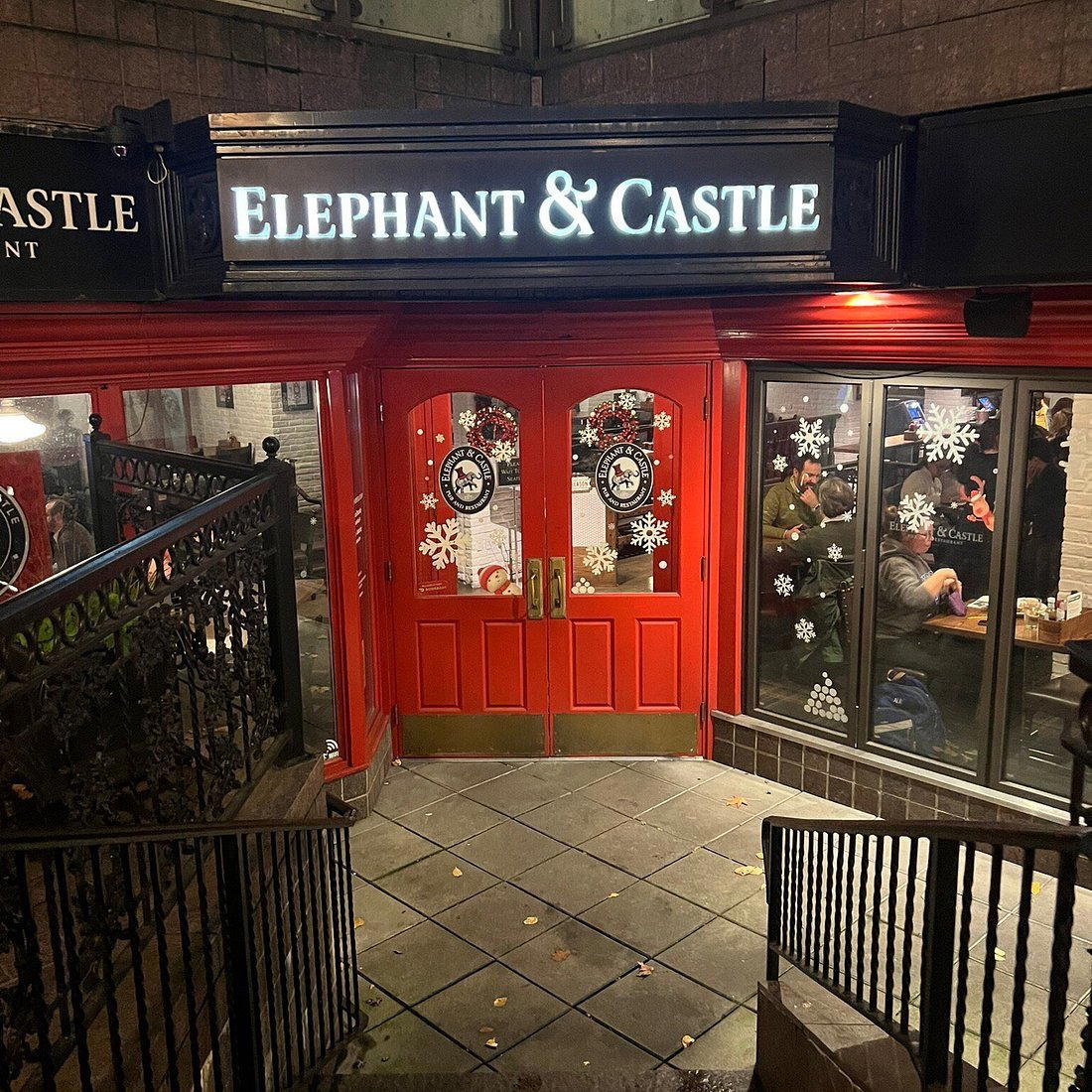 Elephant & Castle restaurant in Seattle, United States