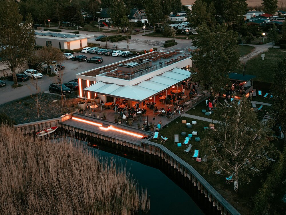 Tesla am See