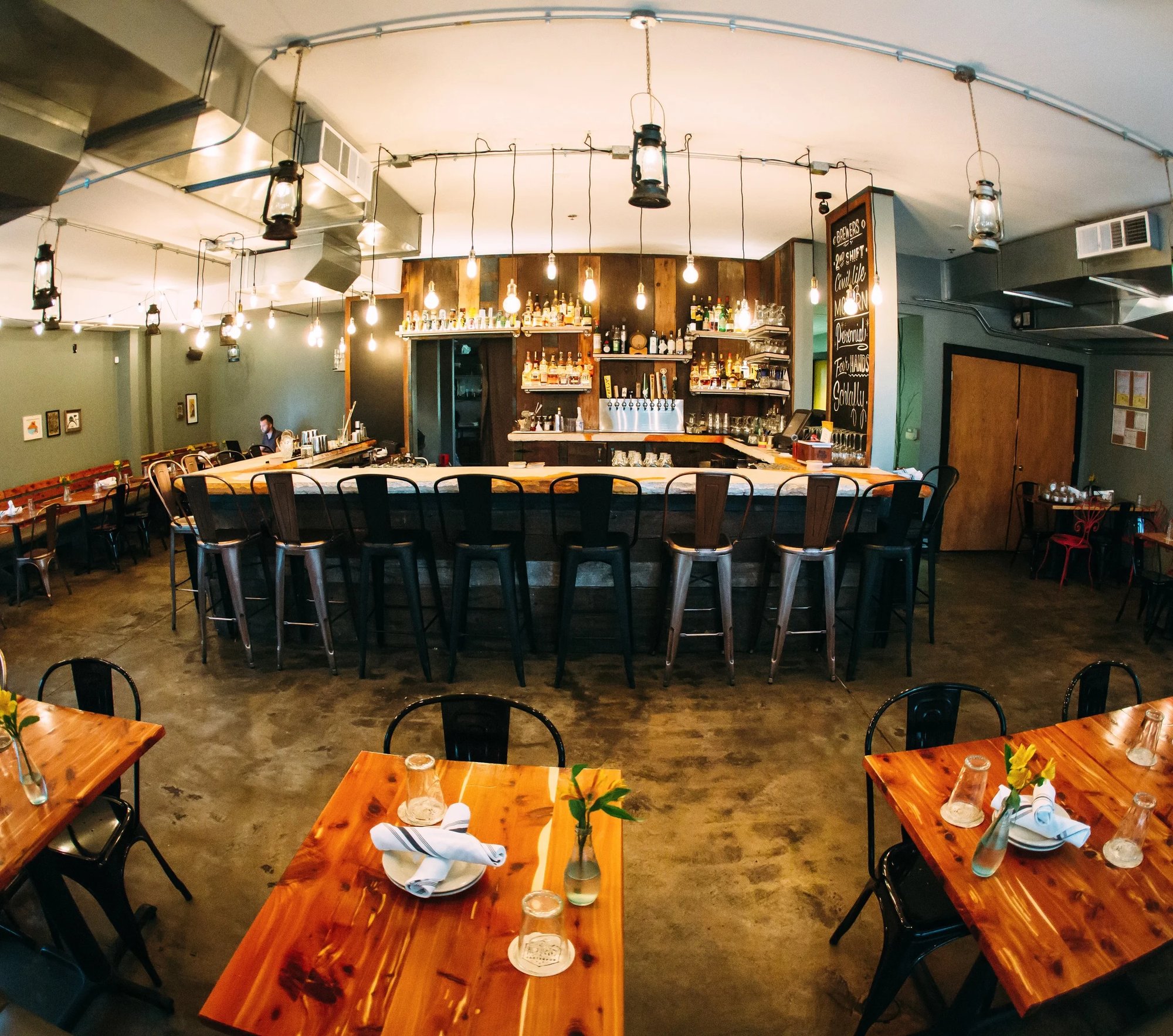 Retreat Gastropub, Restaurant in St Louis