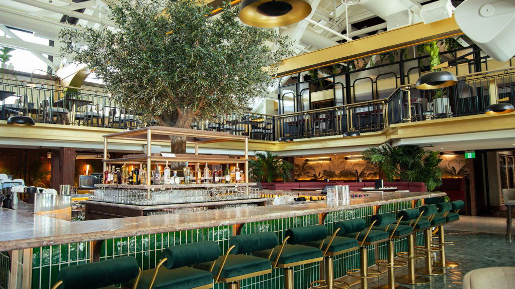 Queens Harbour, Restaurant in Toronto