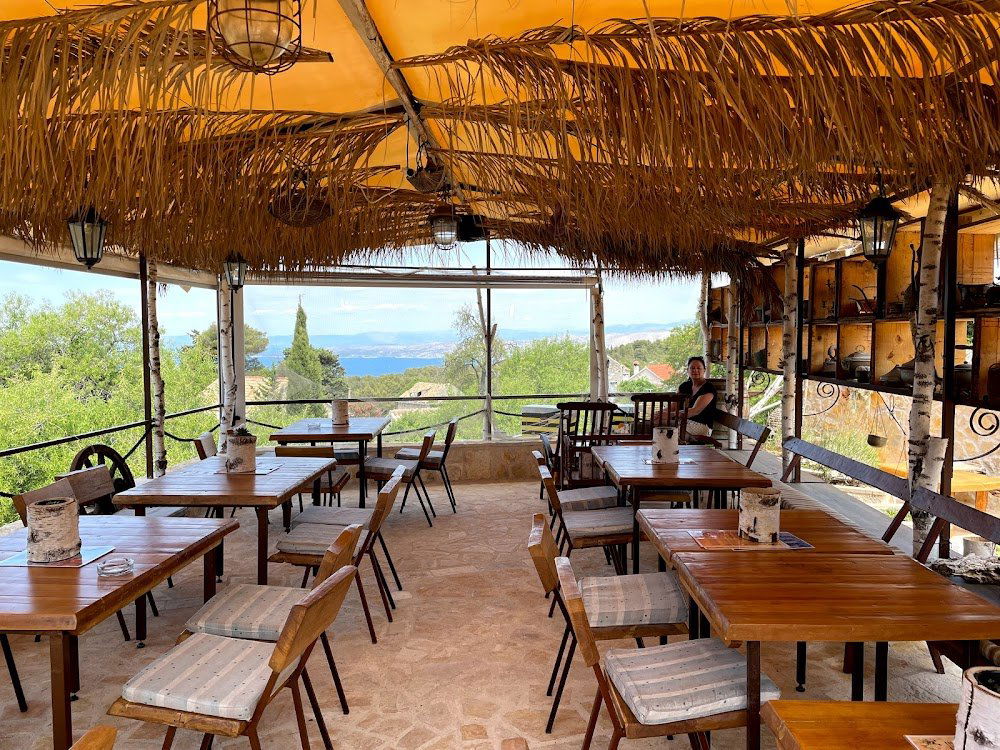 Stori Komin, Restaurant in Hvar