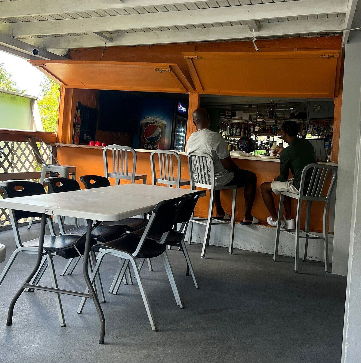 Brooks Bar & Restaurant, Restaurant in St. Thomas