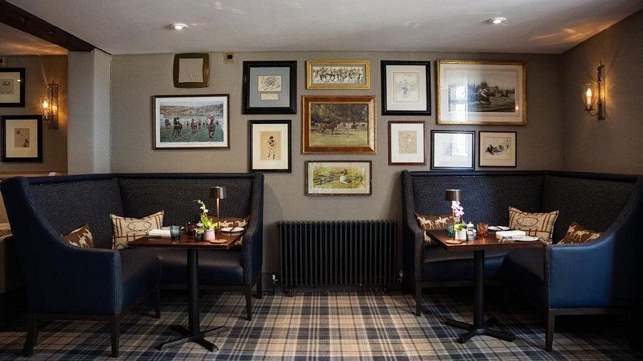 Horse Box Brasserie, Restaurant in Cotswolds
