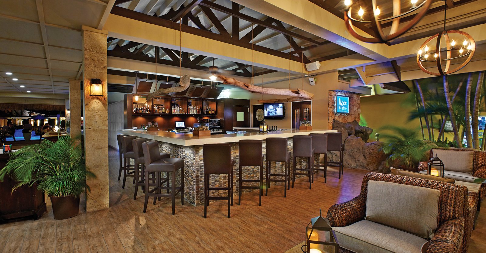 Ike’s Bistro