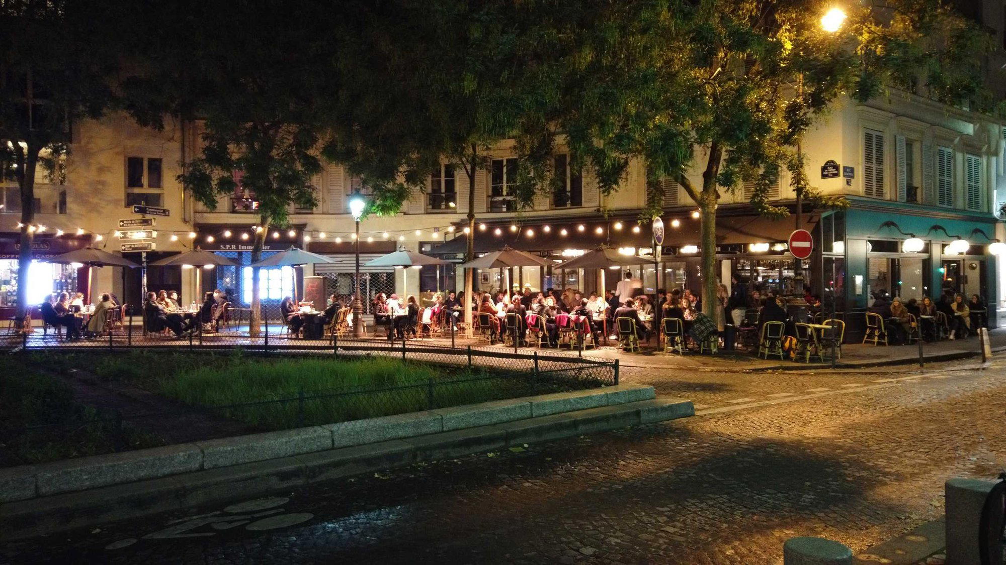 L’Endroit restaurant in Paris, France