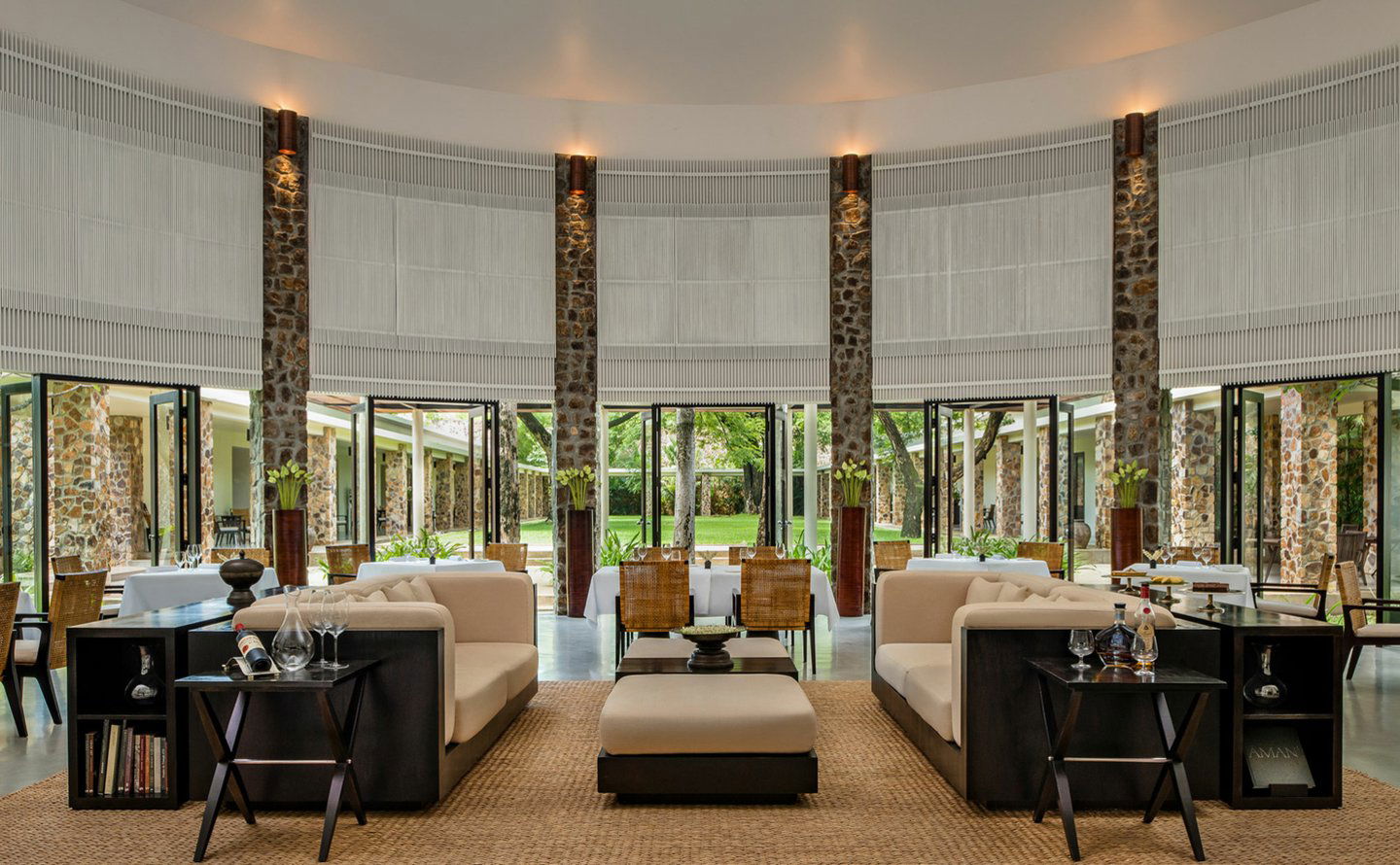 Amansara Resort Dining Room, Restaurant in Siemreab
