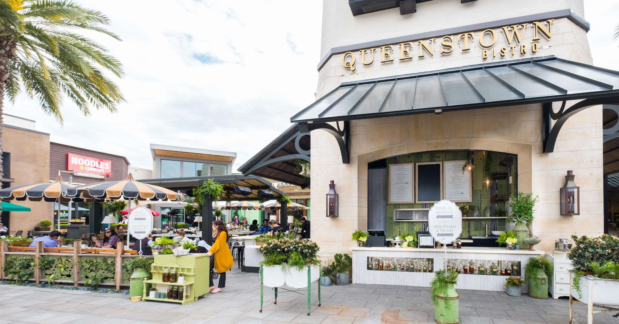 Queenstown Bistro - UTC, Restaurant in San Diego