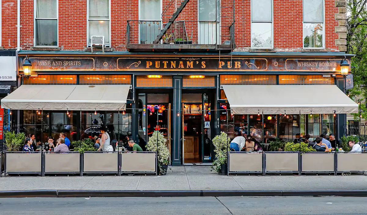 Putnam’s Restaurant & Bar, Restaurant in New York City