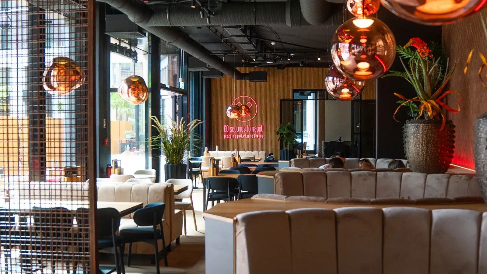 60 Seconds to Napoli Mediapark, Restaurant in Cologne