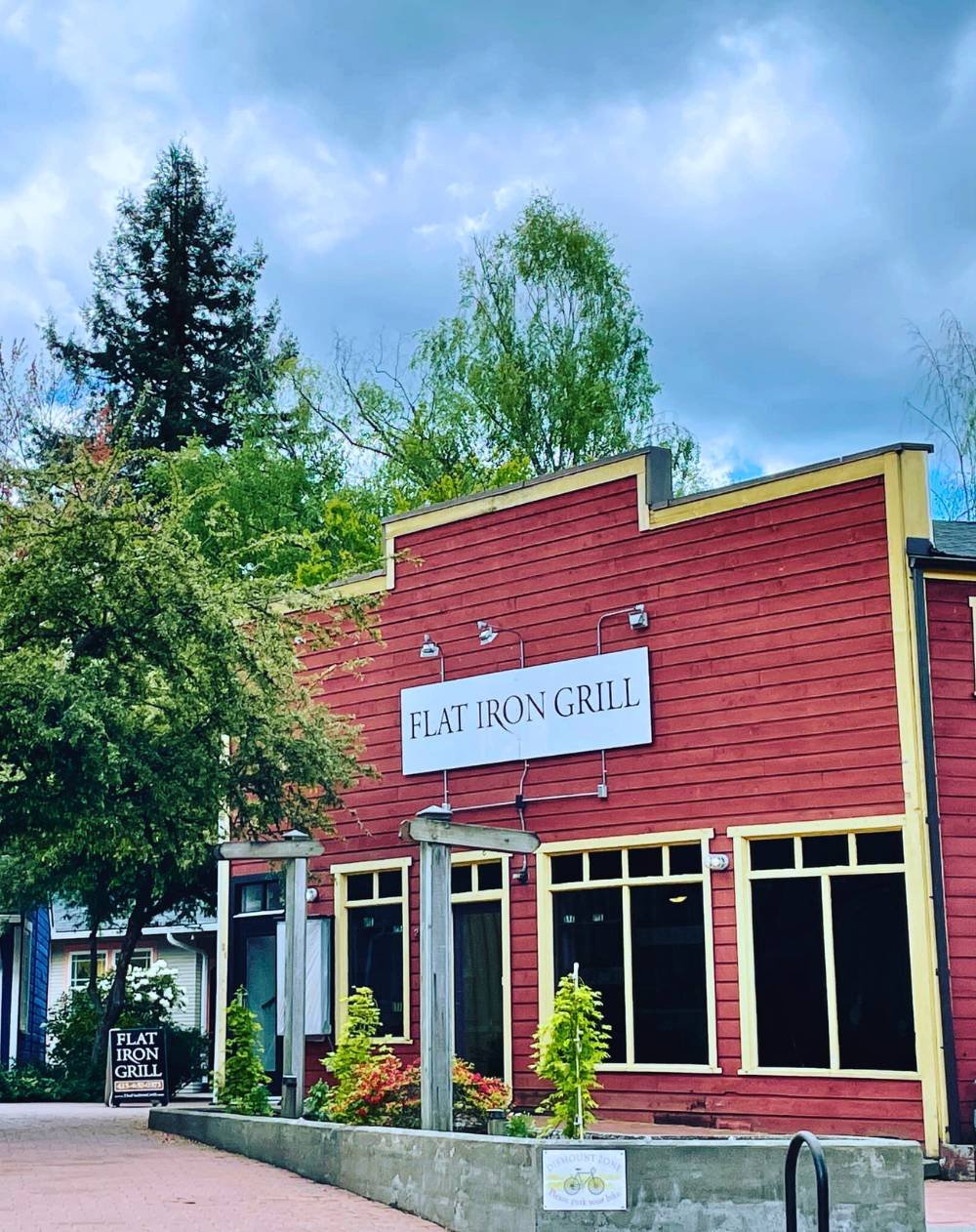 Flat Iron Grill restaurant in Issaquah, United States