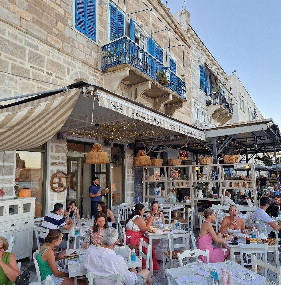 Το Τσιπουράδικο Της Μυρσίνης, Restaurant in Ερμούπολη