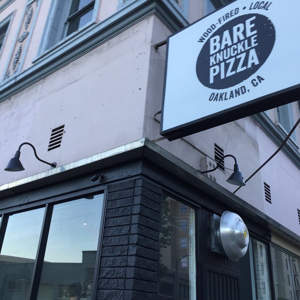 Bare Knuckle Pizza